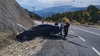 Yedikuyular yolunun Yalnız Ardıç mevkiinde dik eğim ve keskin virajların