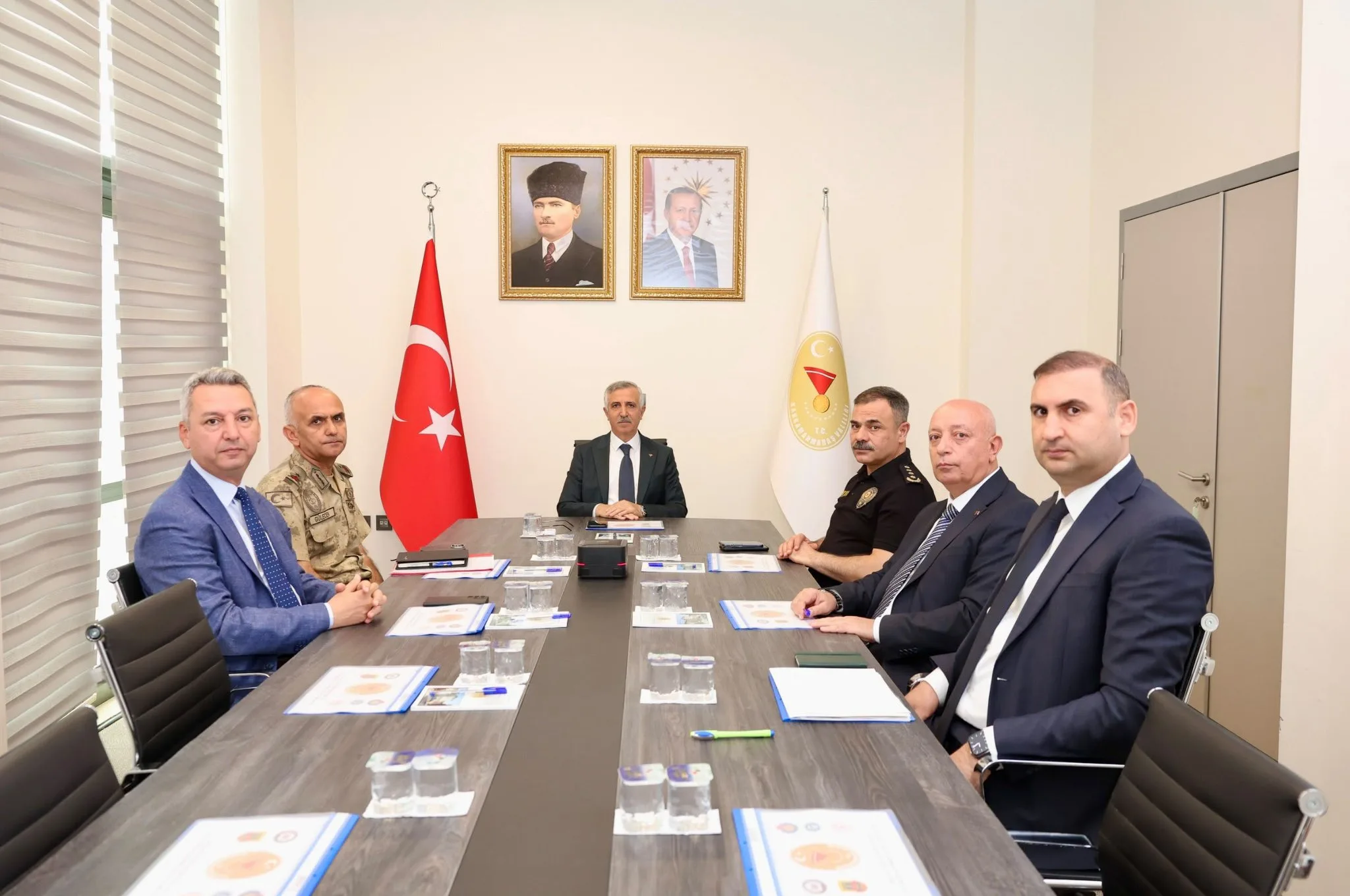 Vali Mükerrem Ünlüer başkanlığında düzenlenen Üniversite Koordinasyon Toplantısı’nda, 2026-2027 akademik