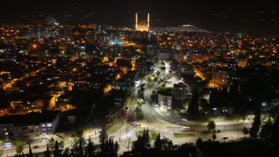 Kahramanmaraş Büyükşehir Belediyesi, altyapı çalışmaları tamamlanan Ahmet Uncu Caddesi’ni baştan