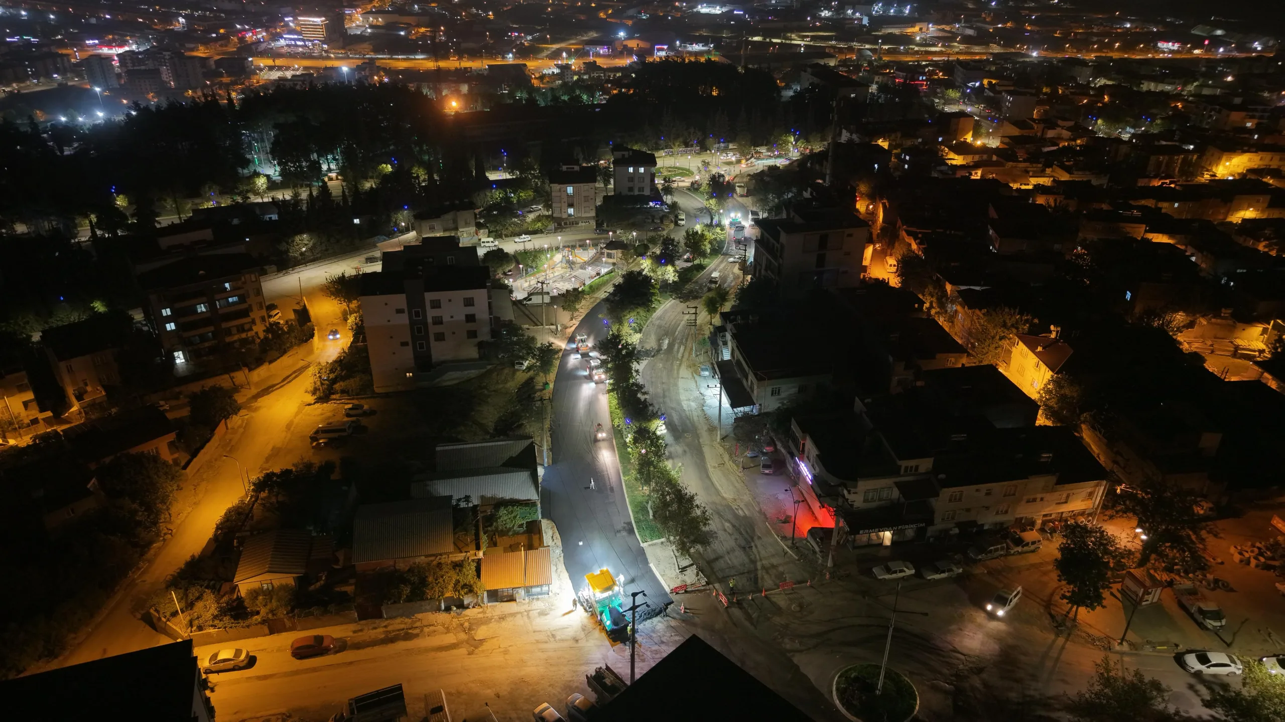 Büyükşehir’den gece mesaisi: ahmet uncu yenileniyor!