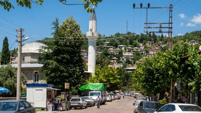 Kahramanmaraş’ın Andırın ilçesinde 6 Şubat depremlerinde ağır hasar alarak yıkılan