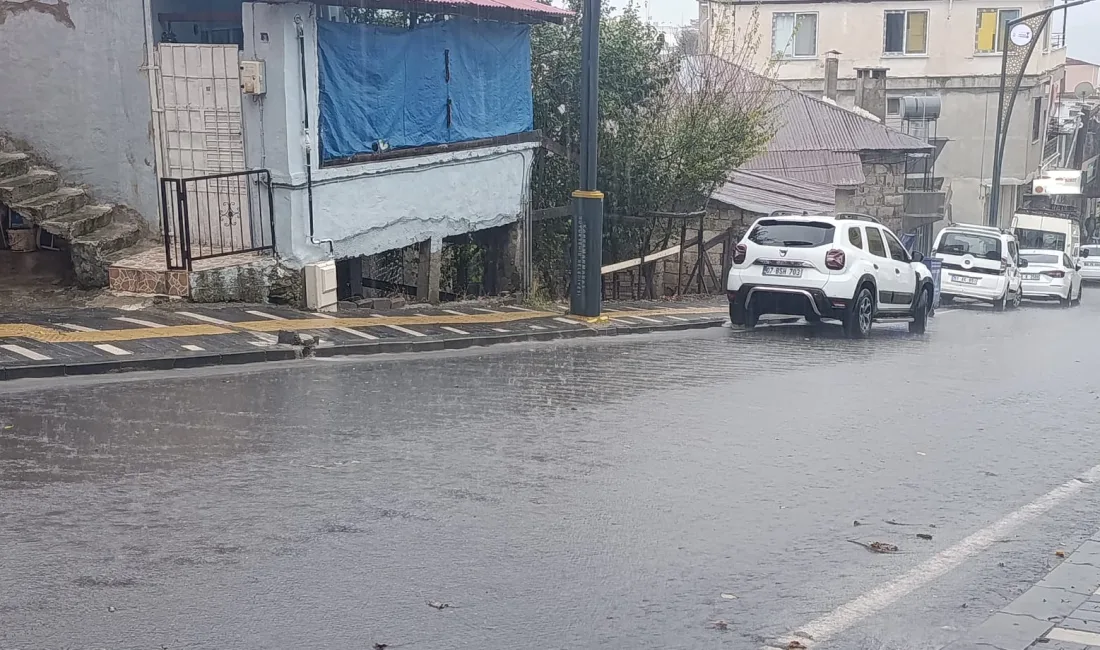 Kahramanmaraş’ın Andırın ilçesinde etkili olan şiddetli sağanak ve Akifiye Mahallesi'nde