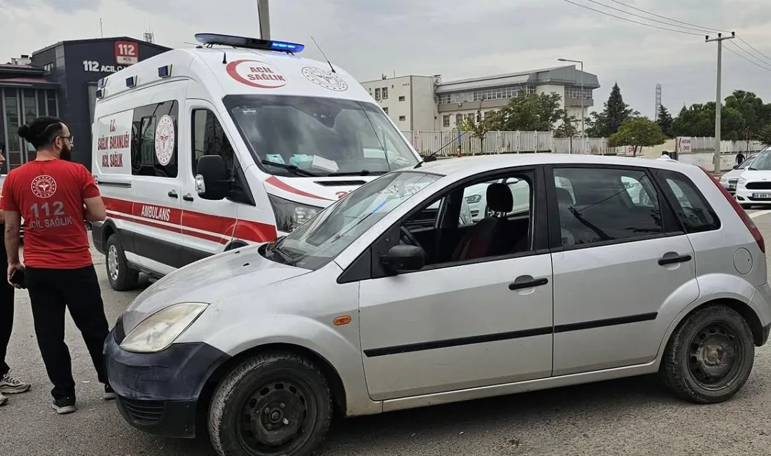 Kahramanmaraş’ın Dulkadiroğlu ilçesinde otomobil ile ambulansın çarpışması sonucu meydana gelen