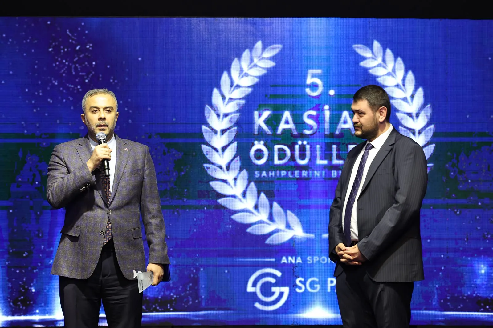 Ahır dağı’ndaki dev bayrağa anlamlı ödül!