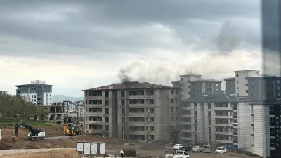 Onikişubat'ta inşaat halinde olan bir binada henüz belirlenemeyen bir nedenle