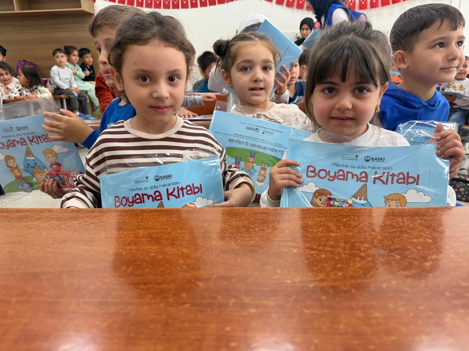 Kaski̇ maskotu ‘mavi’ miniklere su tasarrufunu öğretti!