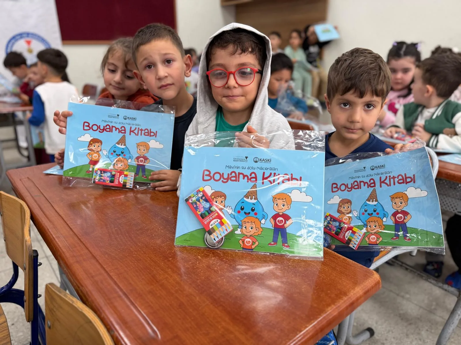 Kaski̇ maskotu ‘mavi’ miniklere su tasarrufunu öğretti!
