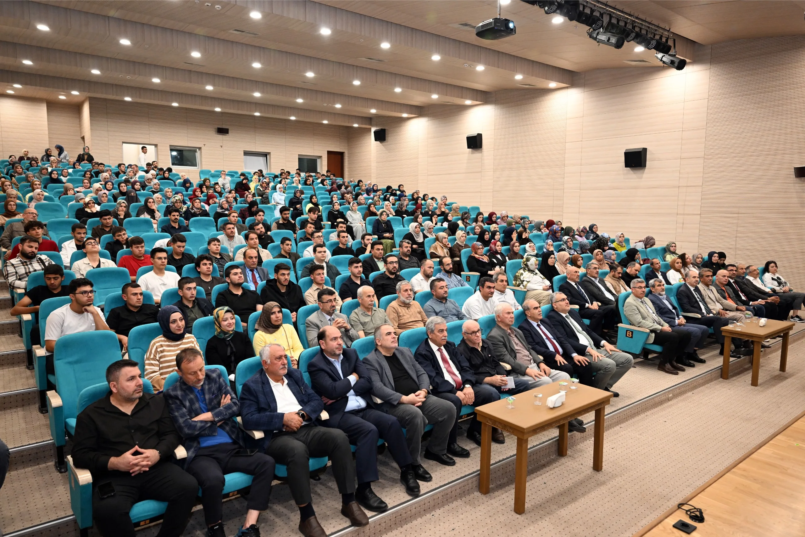 Ksü’den “kutsalın araçsallaştırılması” konferansı! Ksü’den “kutsalın araçsallaştırılması” konferansı!