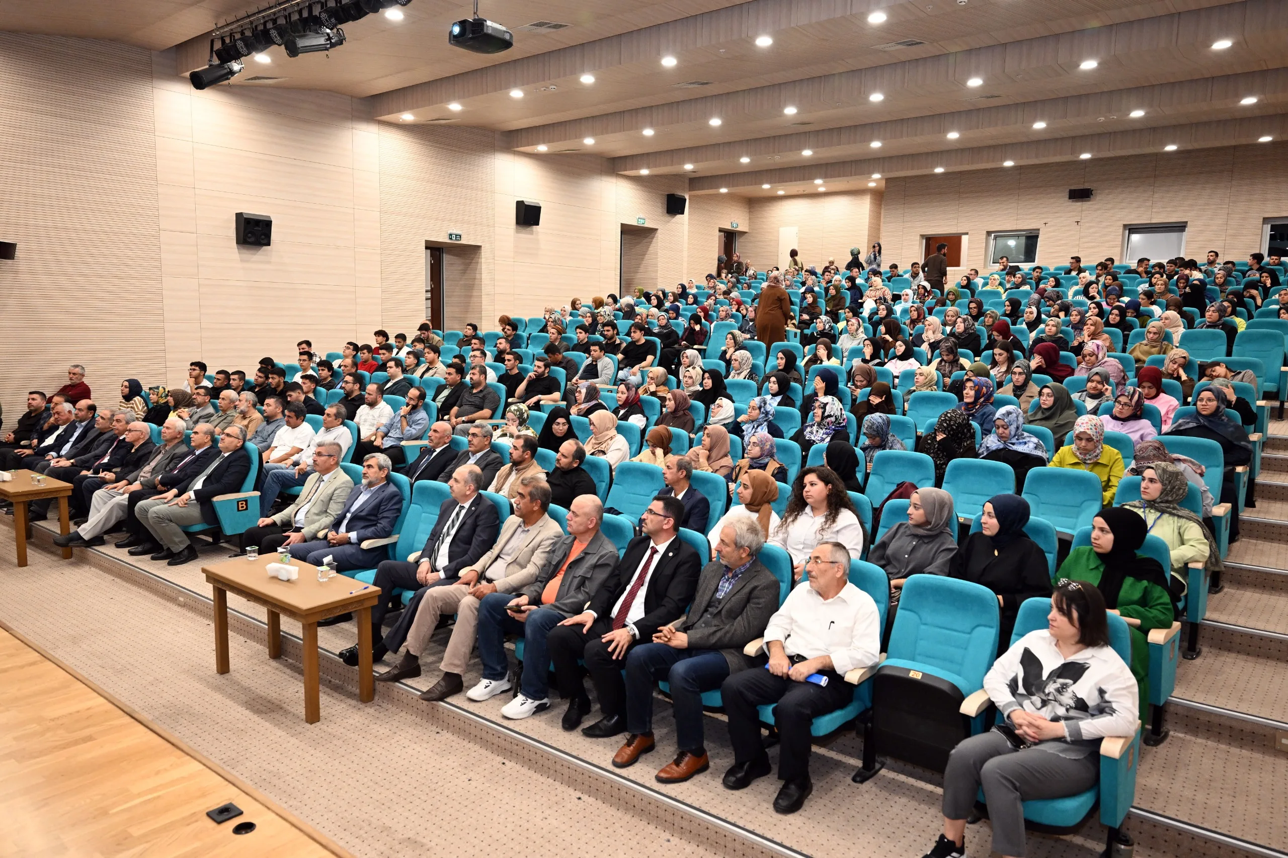 Ksü’den “kutsalın araçsallaştırılması” konferansı!