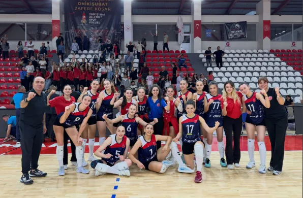 Sahasında Elazığ Belediye Spor’u konuk eden Büyükşehir Belediye Spor Voleybol