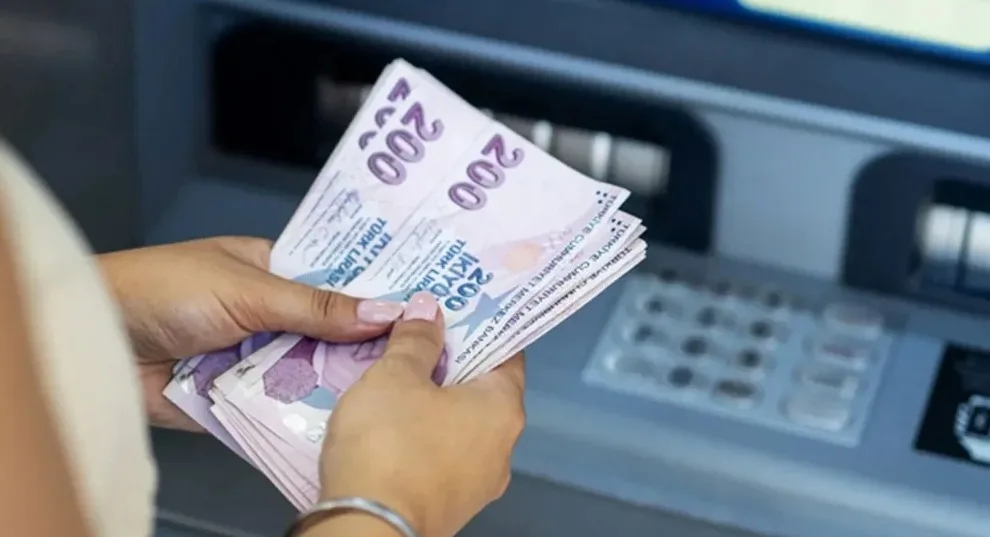 Üniversite öğrencilerine eğitim hayatlarını sürdürürken çalışma deneyimi ve gelir desteği