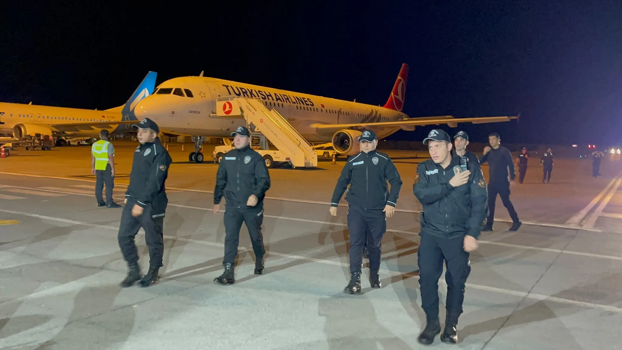 'uçakta patlayıcı var' notu paniğe neden oldu!
