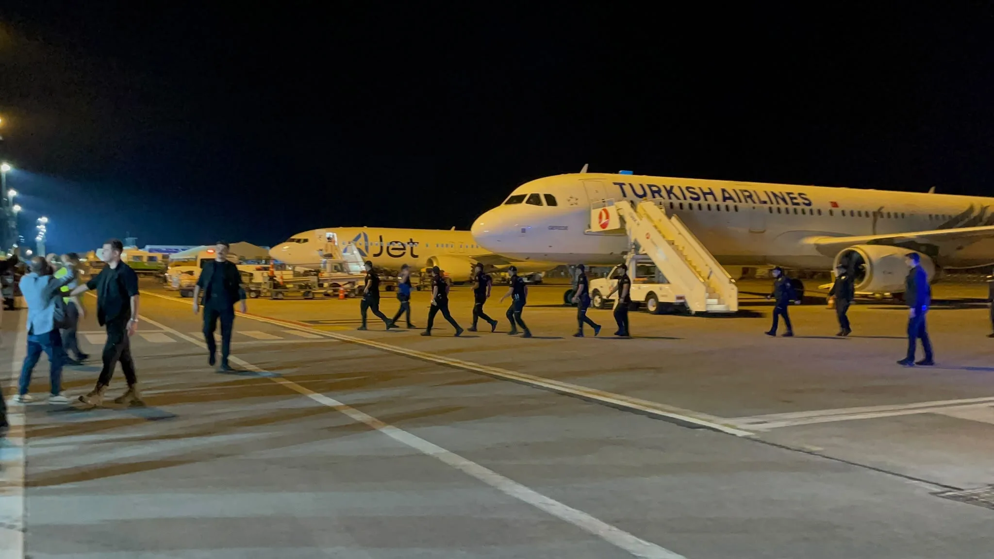 'uçakta patlayıcı var' notu paniğe neden oldu!