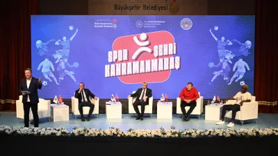 Kahramanmaraş’ta düzenlenen "Spor Şehri Kahramanmaraş" panelinde Türk futbolunun tanınan yüzleri