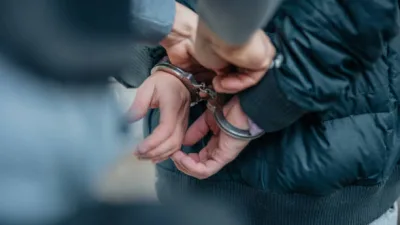 Kahramanmaraş’ta polis ekiplerinin düzenlediği operasyonlarda, hırsızlık suçundan 10 yıl kesinleşmiş